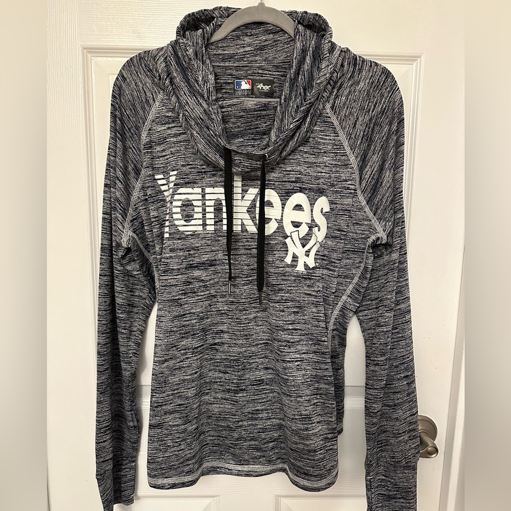 Yankees 4 Her long sleeve polyester hooded shirt size XL